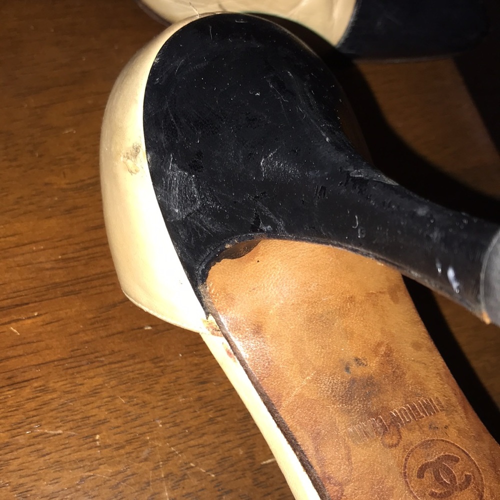 CHANEL heels T strap tan and black 8.5 - Picture 3 of 4